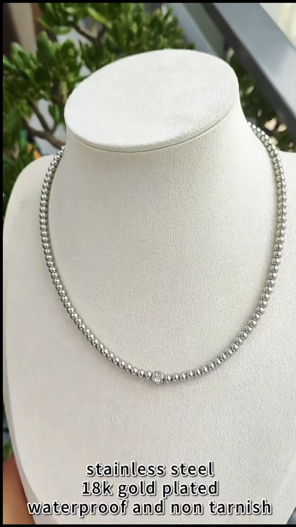 Collier Johana