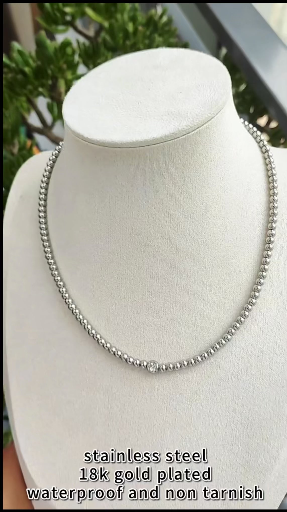 Collier Johana